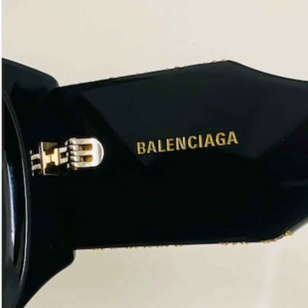 Balenciaga Black sunglasses studded with gold hardware and crystals - Picture 4 of 11